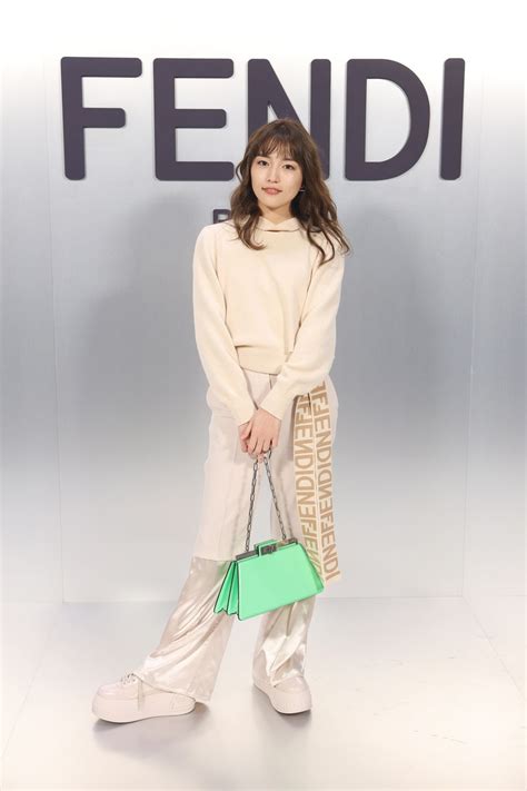 川口春奈 fendi|川口春奈、「フェンディ」ショーでミラノへ！ フロントロウか .